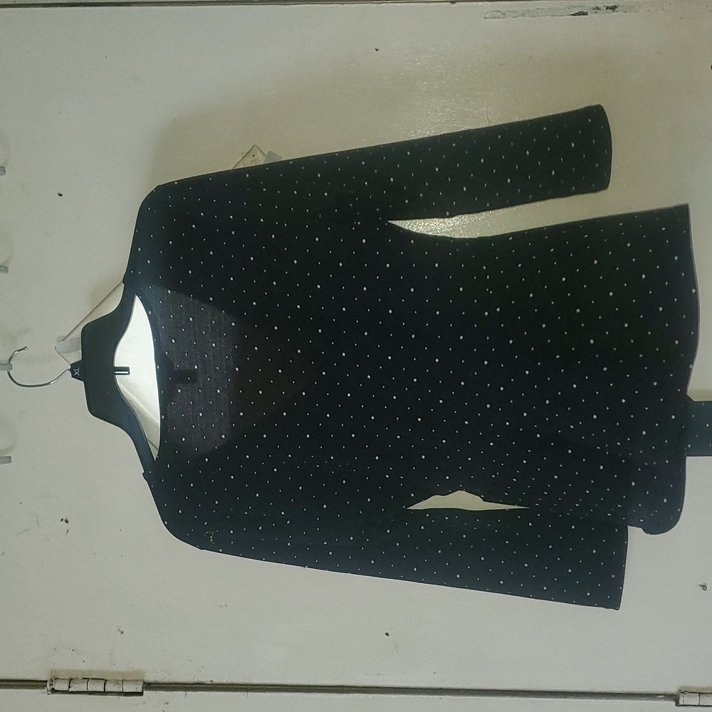 Navy blue & white polka dot Bannana Republic quarter length sleeve blouse medium